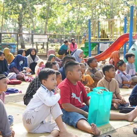 Yuk Muliakan Bulan Muharam, 3 Cara Merawat Anak Yatim